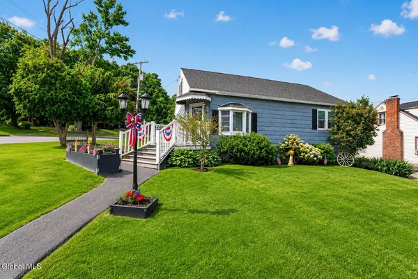 $345,900 | 2 Neptune Street, East Greenbush, NY 12144
