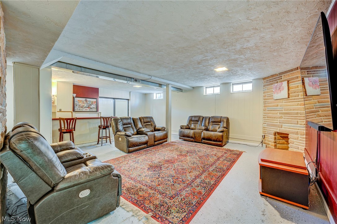 2910 Lee Road Cleveland, OH 44120 - Photo 30 of 35 Recreation Room