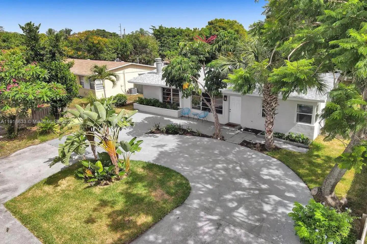 1573 Northeast 30th Court Pompano Beach, FL 33064 - Photo 15 of 27 a view of a backyard