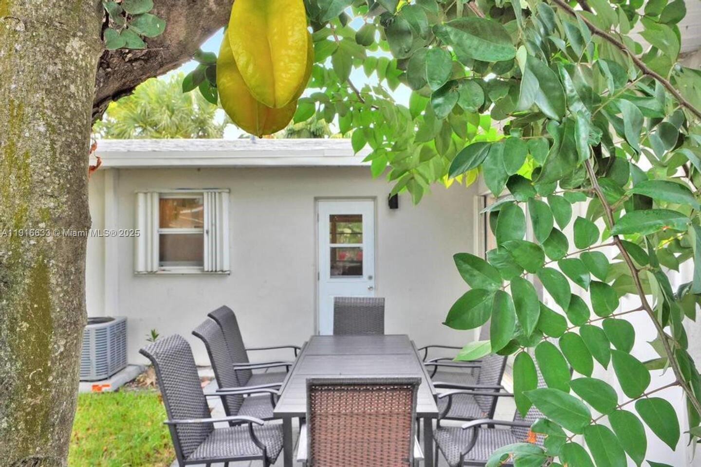 1573 Northeast 30th Court Pompano Beach, FL 33064 - Photo 2 of 27