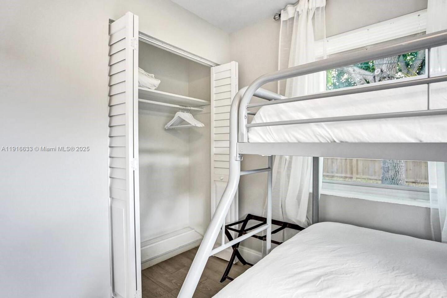 1573 Northeast 30th Court Pompano Beach, FL 33064 - Photo 8 of 27