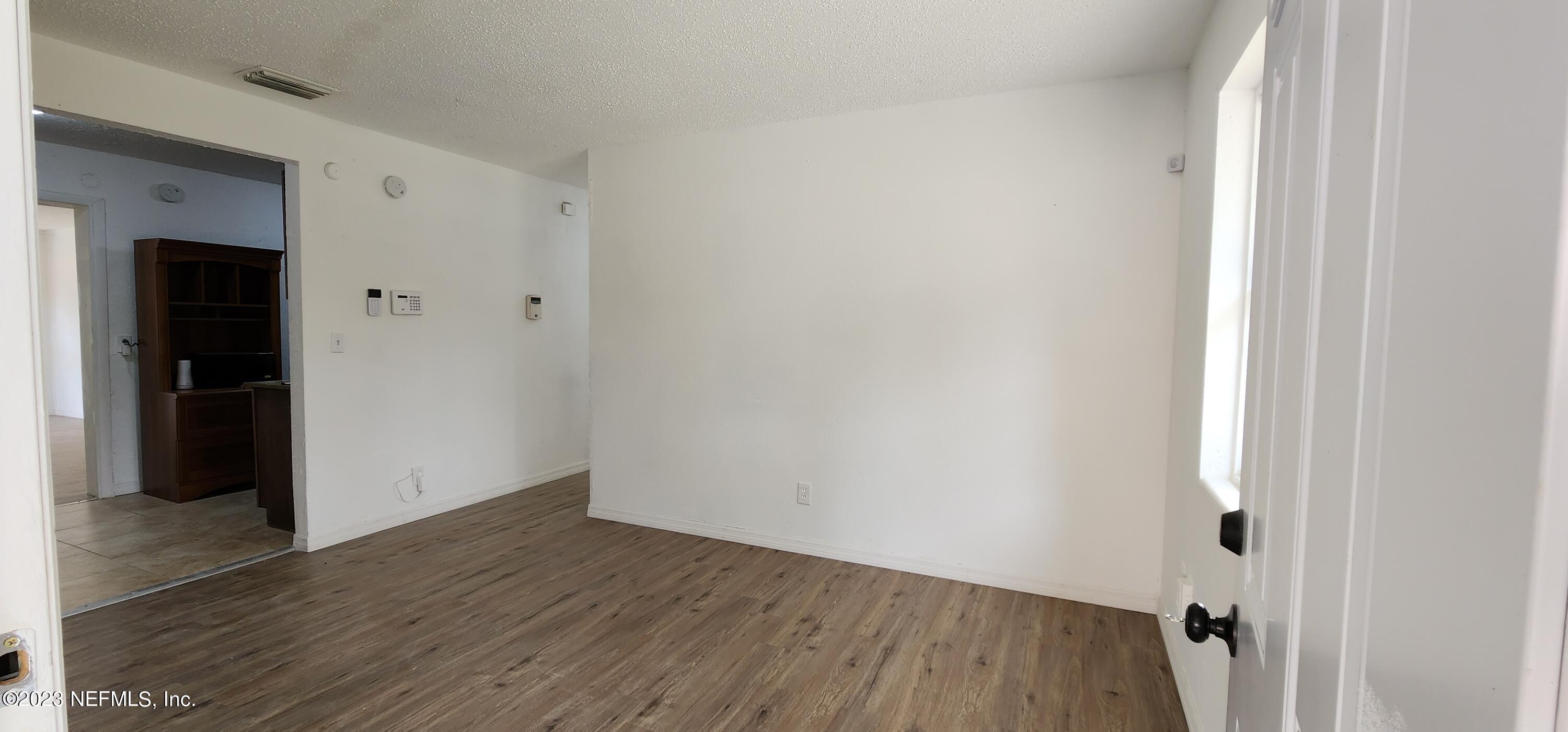 5613 Bree Road Jacksonville, FL 32209 - Photo 5 of 16 20231128_111356
