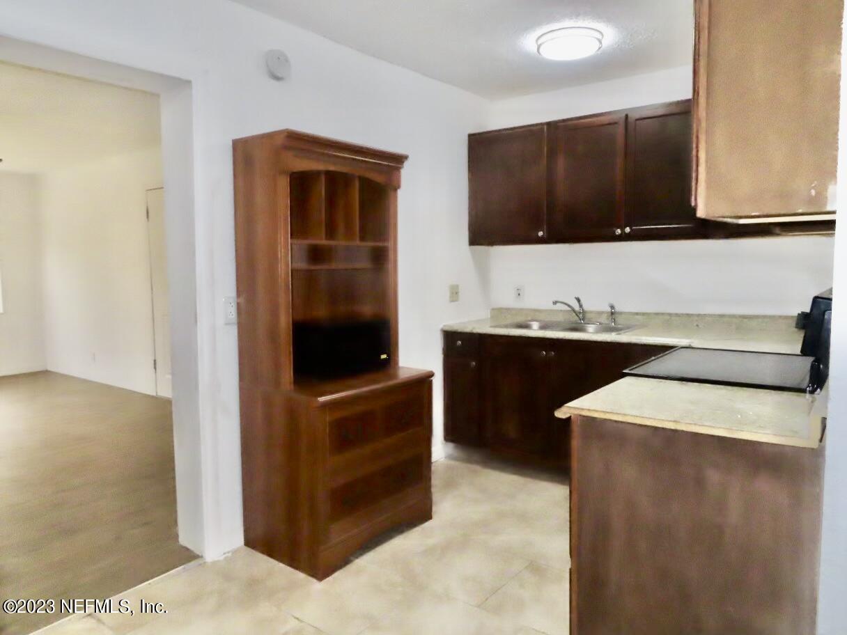 5613 Bree Road Jacksonville, FL 32209 - Photo 9 of 16 Bree Kitchen