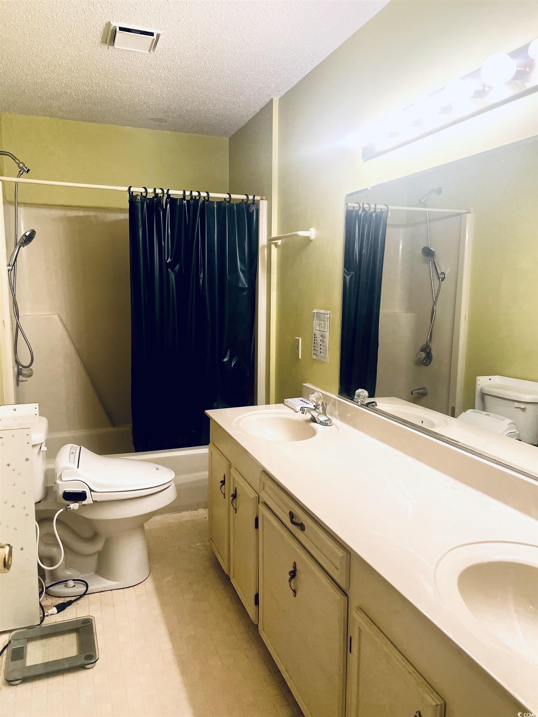 664 4 Mile Loop Cheraw, SC 29520 - Photo 15 of 27 Bathroom featuring shower / bath combination with