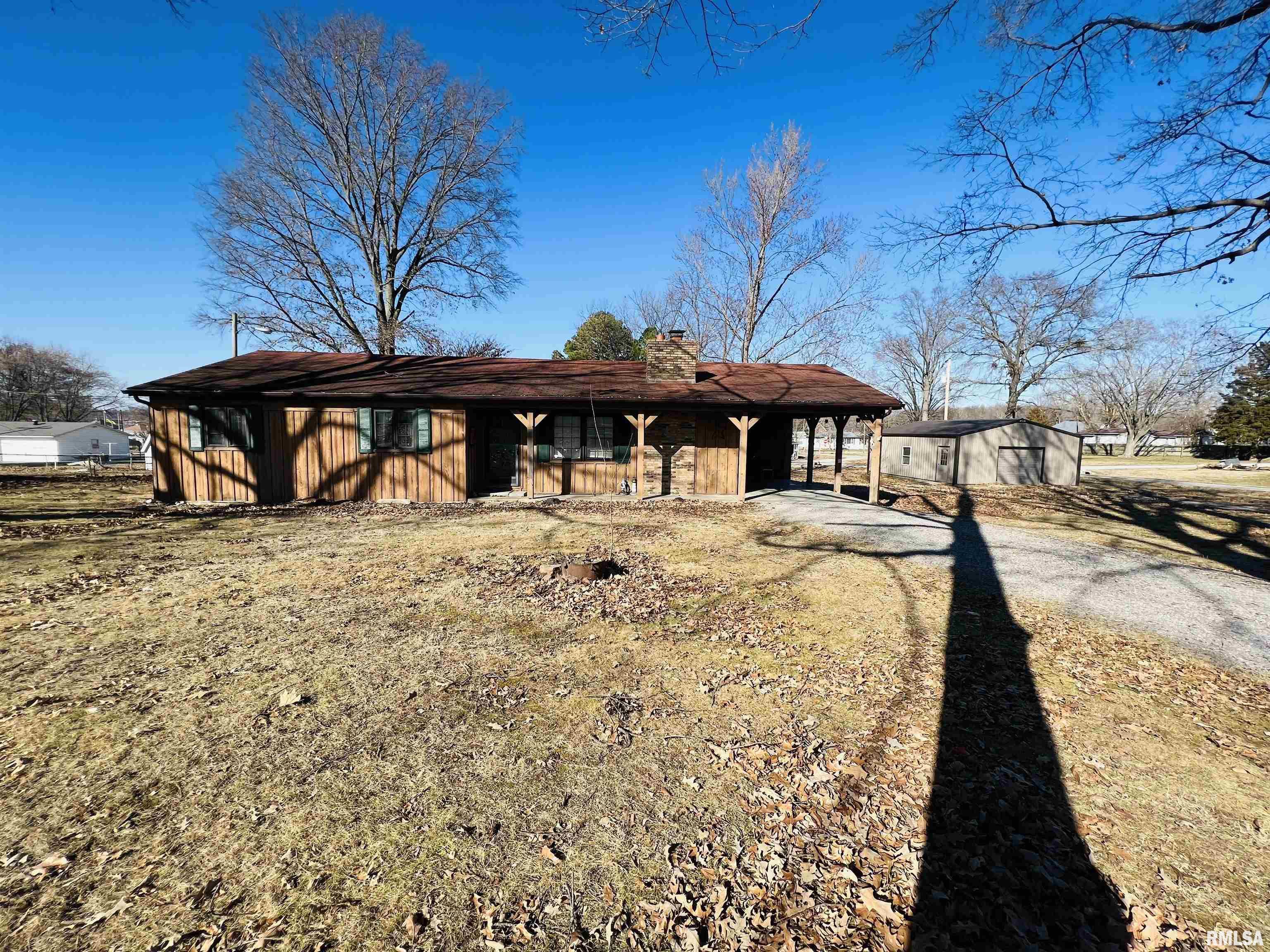 704 Briddick Street Eldorado, IL 62930 - Photo 2 of 24