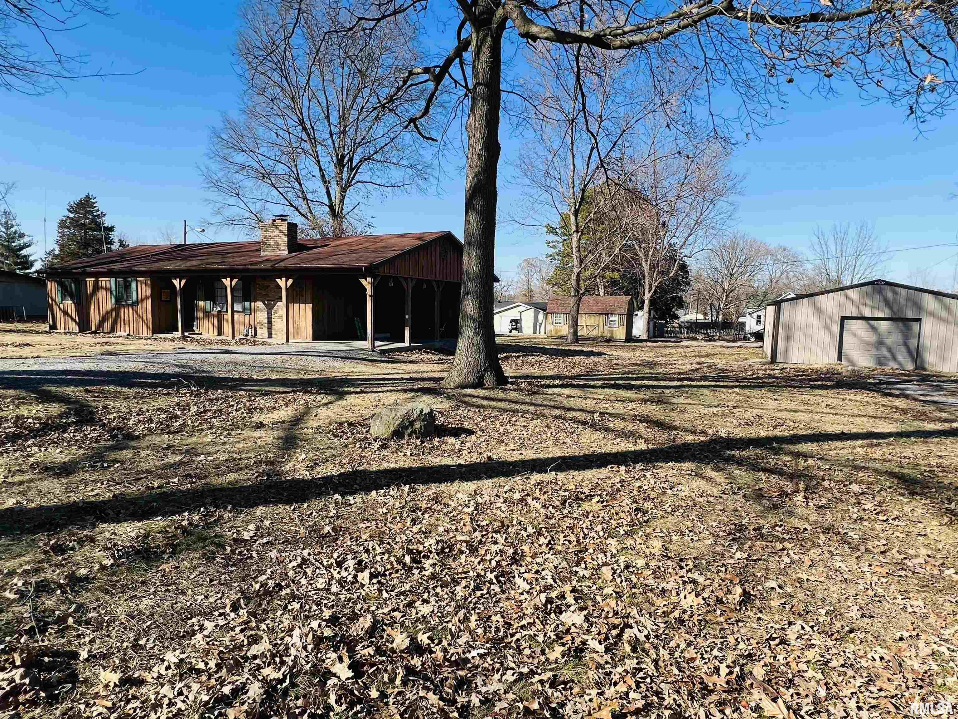 704 Briddick Street Eldorado, IL 62930 - Photo 4 of 24