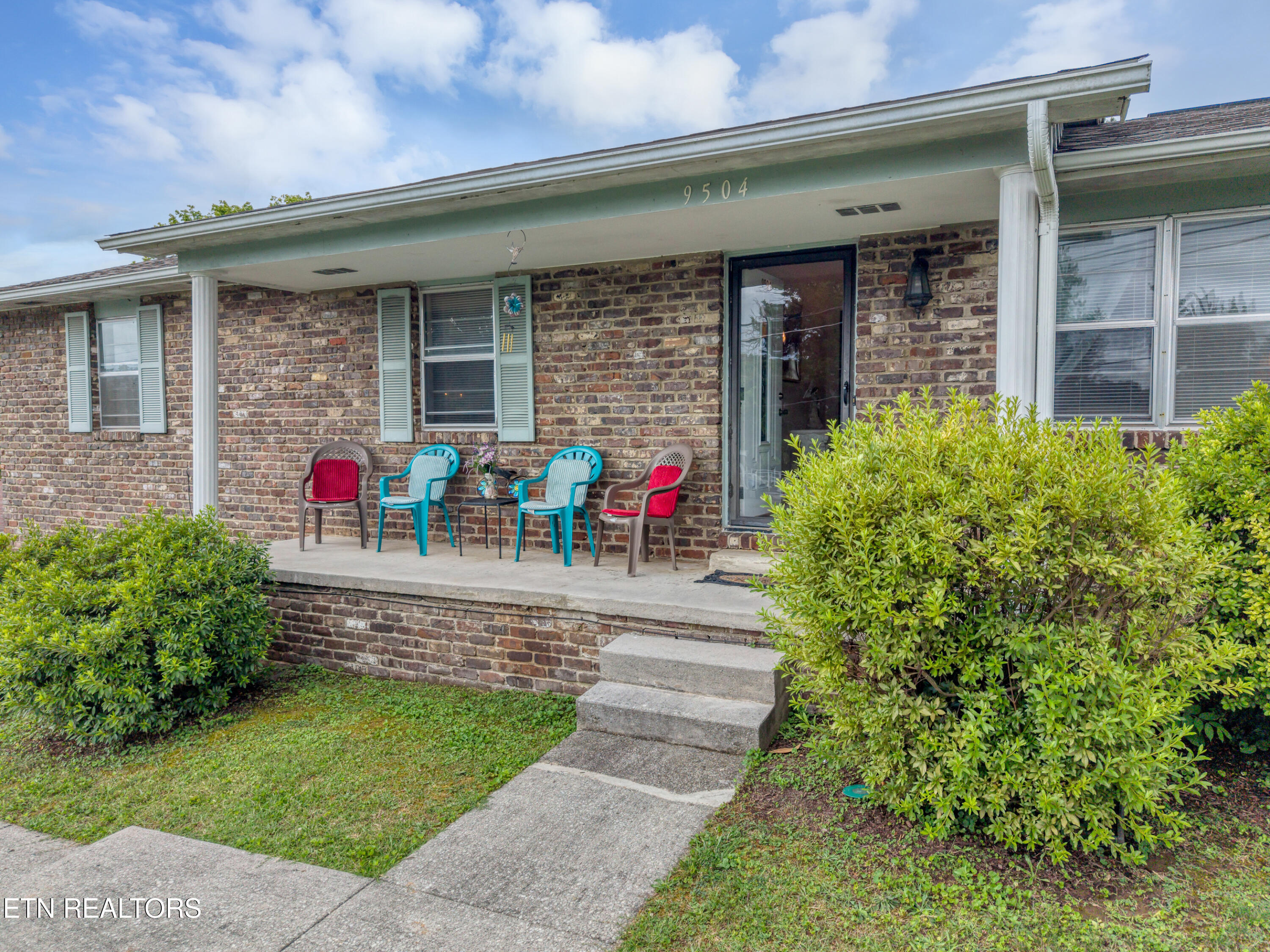 9504 Bob Gray Road Knoxville, TN 37923 - Photo 4 of 46 DJI_20260623115653_0107_D-2