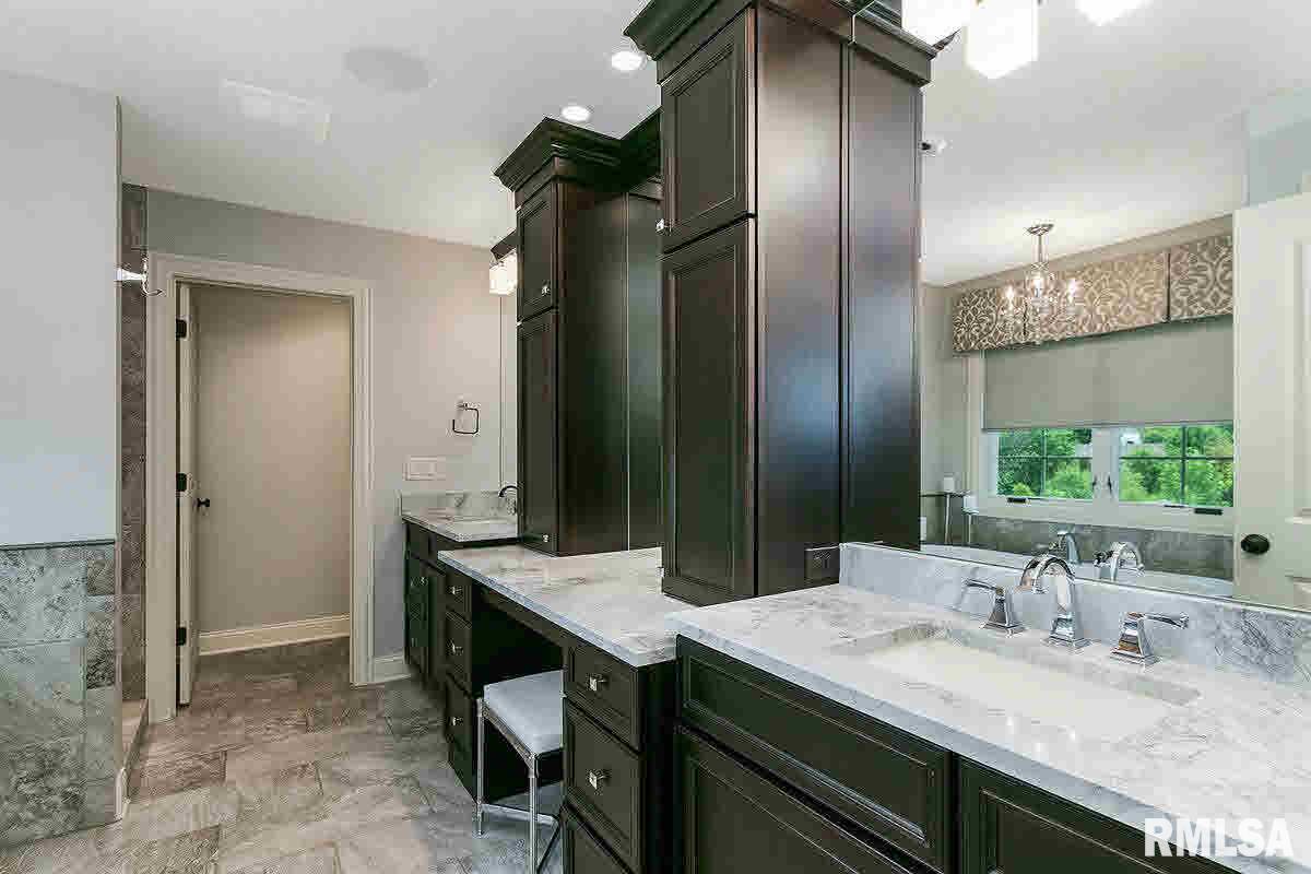 6352 Cardinal Road Bettendorf, IA 52722 - Photo 15 of 24 Gallery Image 15