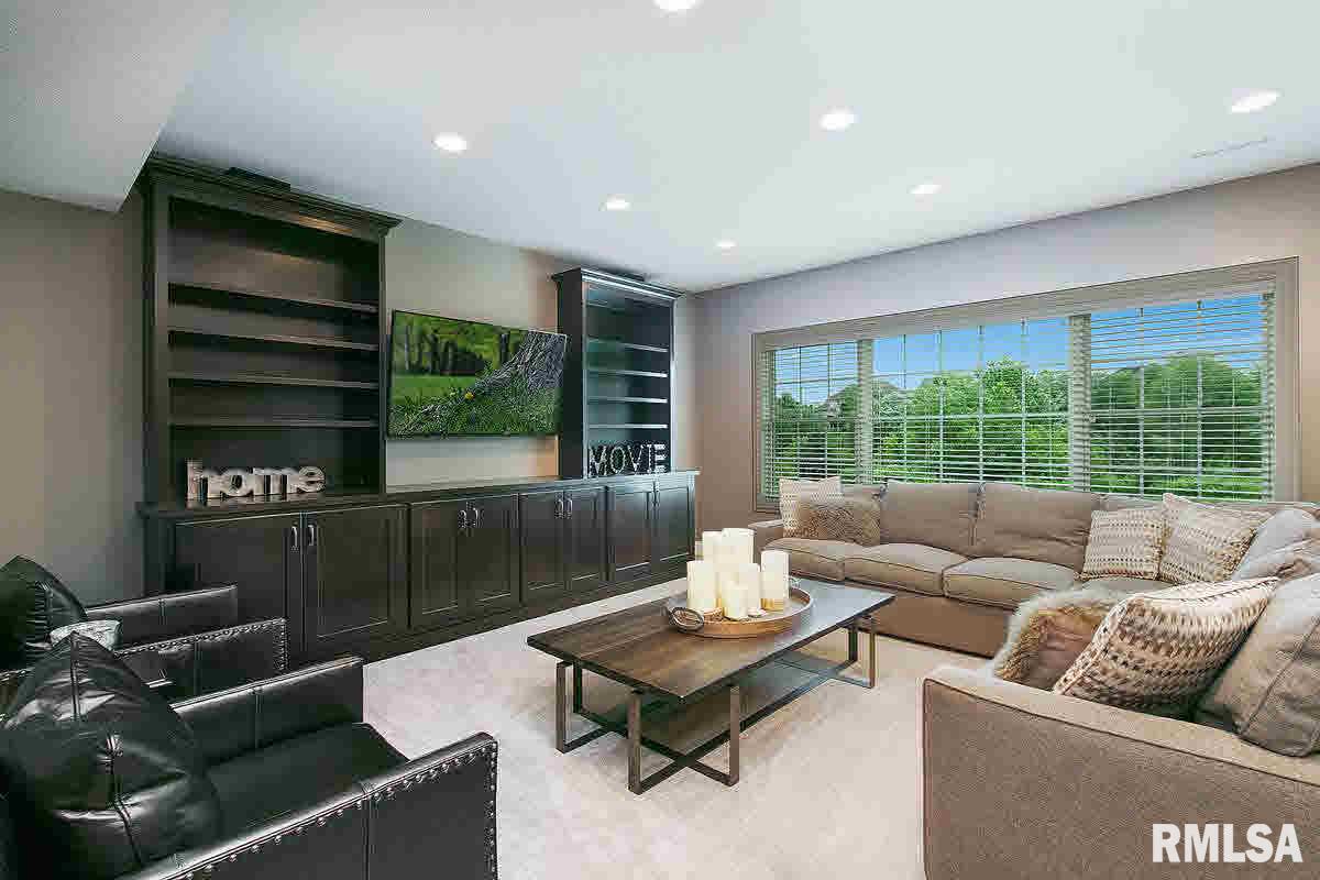 6352 Cardinal Road Bettendorf, IA 52722 - Photo 20 of 24 Gallery Image 20