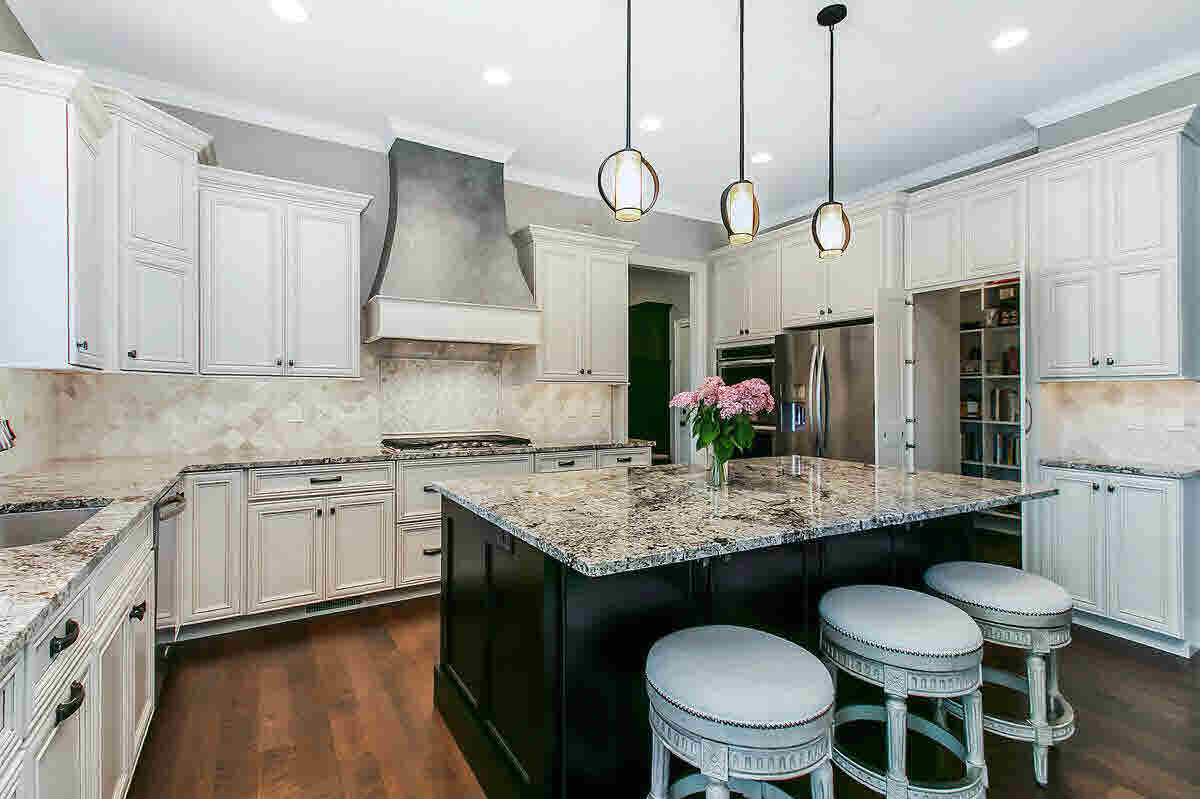 6352 Cardinal Road Bettendorf, IA 52722 - Photo 10 of 24 Gallery Image 10