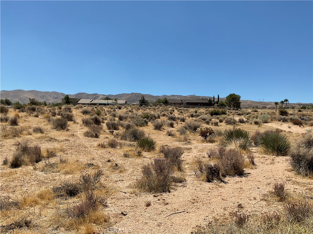 7 Ocotillo Way Apple Valley, CA 92308 - Photo 4 of 11 a view of a city