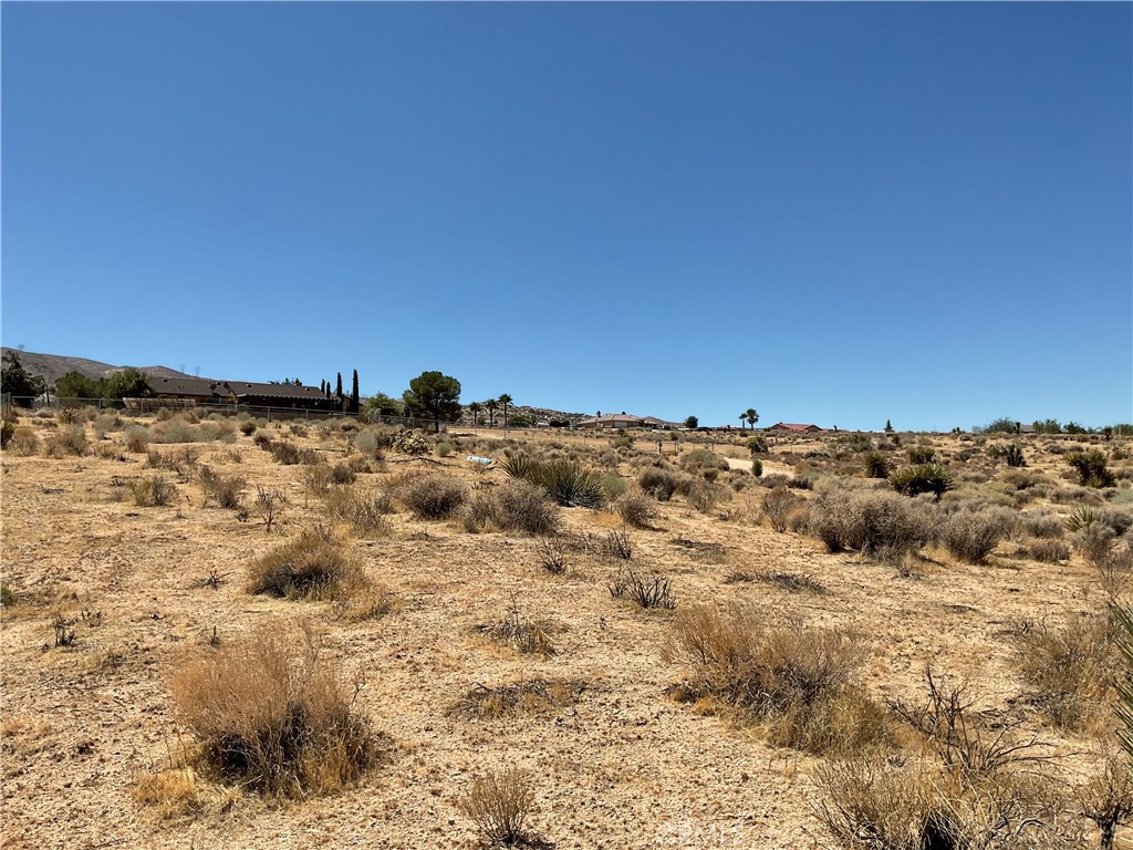 7 Ocotillo Way Apple Valley, CA 92308 - Photo 5 of 11