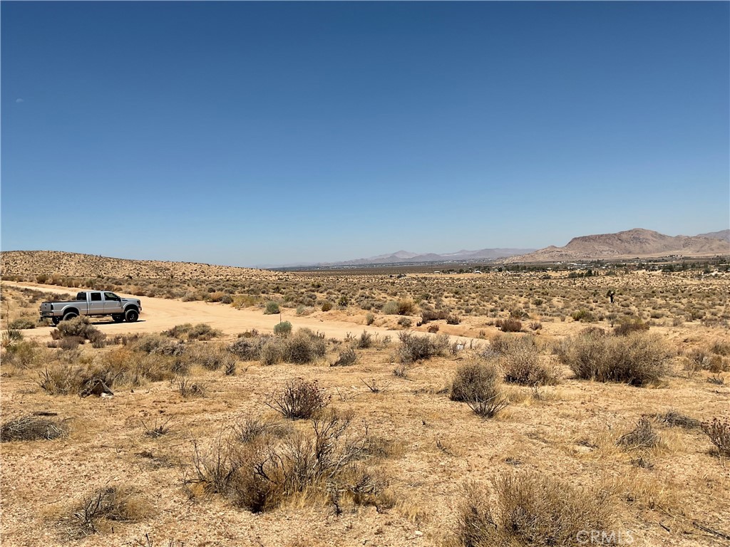 7 Ocotillo Way Apple Valley, CA 92308 - Photo 7 of 11 a view of an ocean
