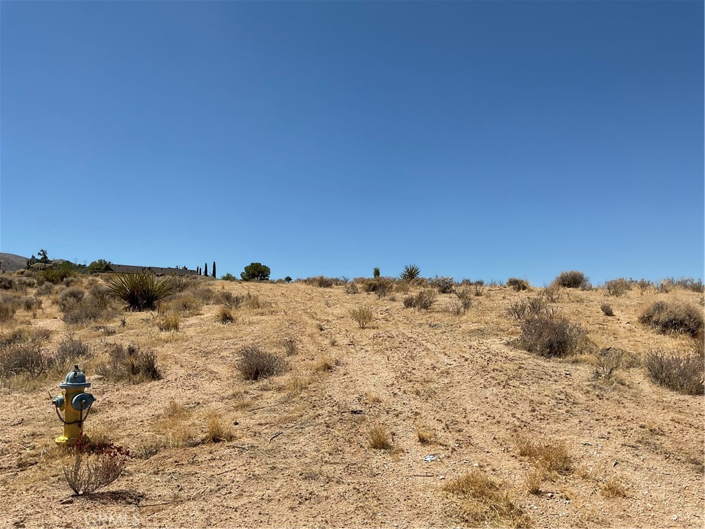 7 Ocotillo Way Apple Valley, CA 92308 - Photo 8 of 11 a view of a sky view