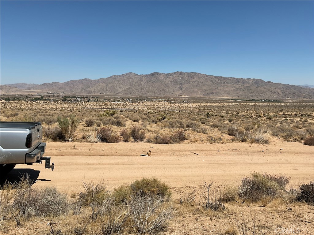 7 Ocotillo Way Apple Valley, CA 92308 - Photo 9 of 11 a view of lake view and mountain view