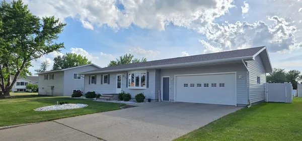 $270,000 | 923 7th Avenue Northwest, Valley City, ND 58072