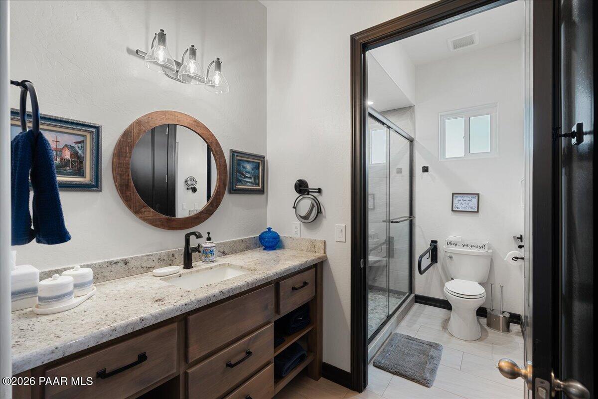 11455 East Harley Drive Prescott Valley, AZ 86315 - Photo 31 of 68 Jack & Jill Bathroom