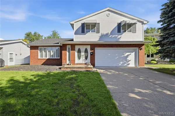 $349,900 | 211 Brookside Terrace, Tonawanda, NY 14150