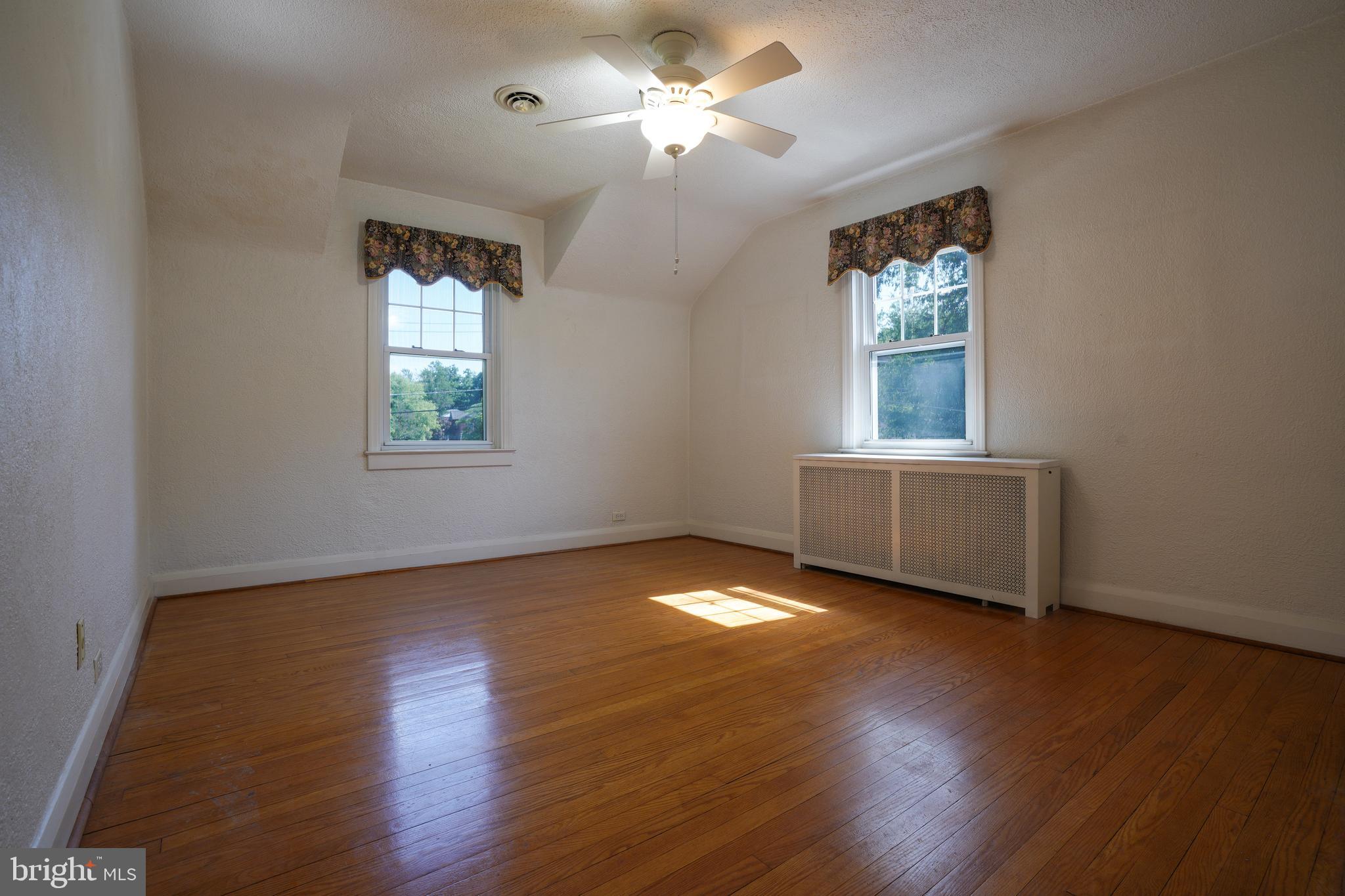 6339 Frederick Road Baltimore, MD 21228 - Photo 20 of 33 2nd bedroom