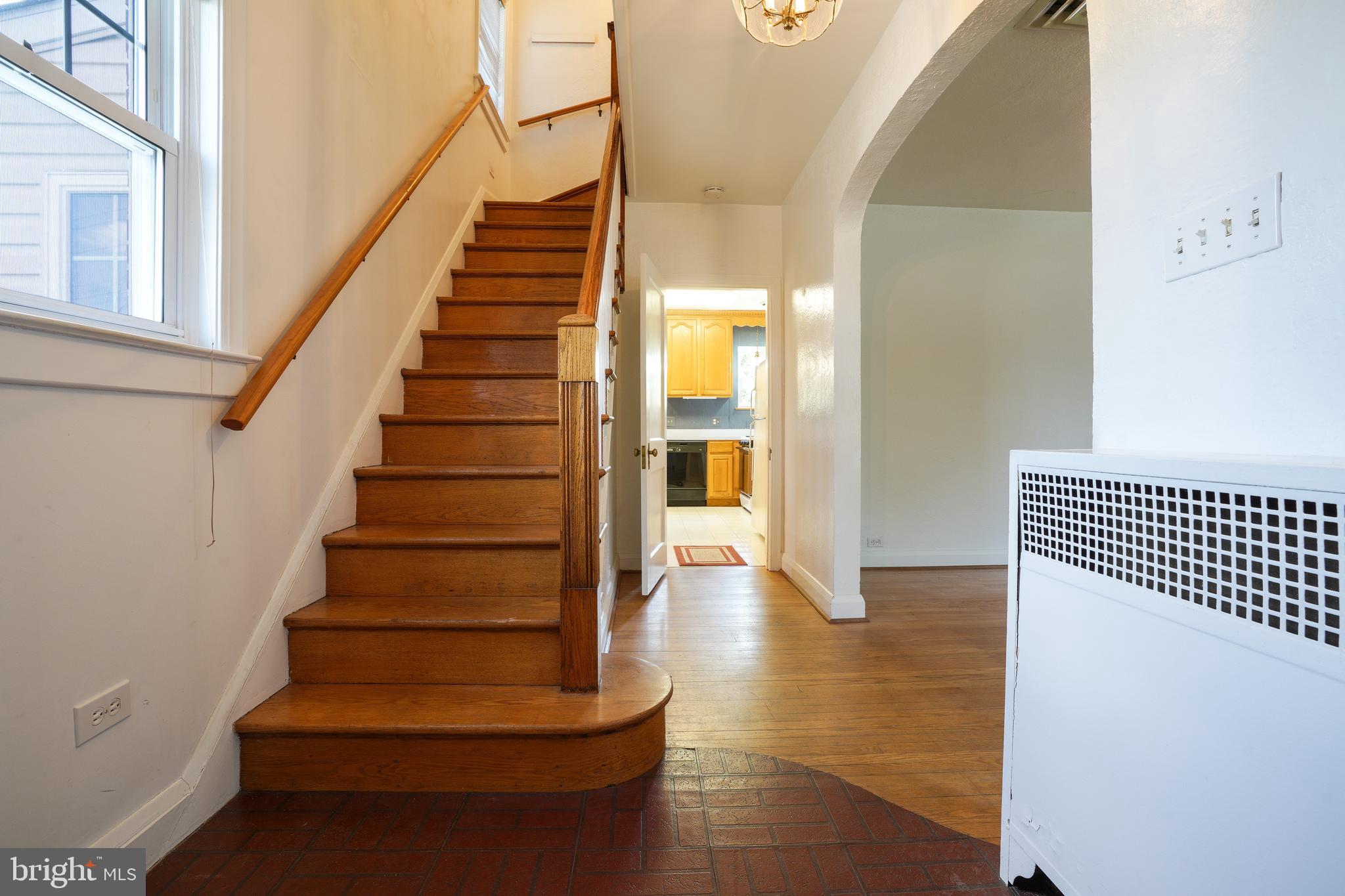 6339 Frederick Road Baltimore, MD 21228 - Photo 6 of 33 Classic craftsman newel post