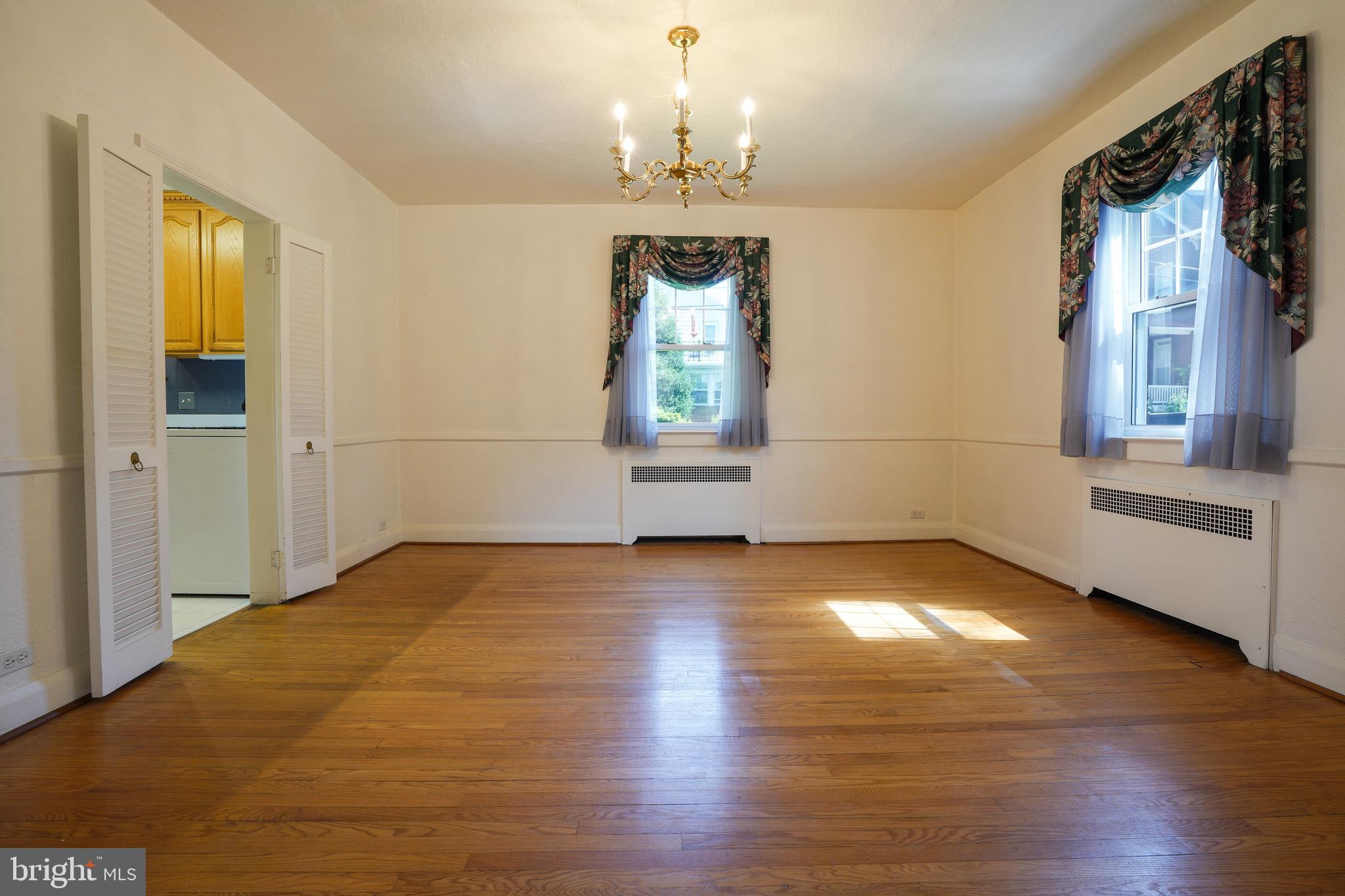 6339 Frederick Road Baltimore, MD 21228 - Photo 10 of 33 Tons of room for get togethers in this dining rm