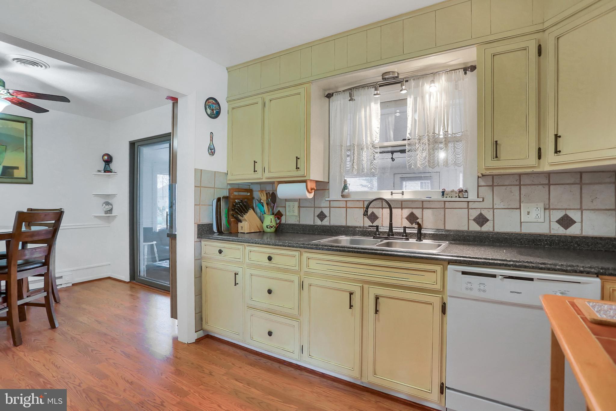 265 Mill Road Chambersburg, PA 17201 - Photo 20 of 36 kitchen view to breakfast area