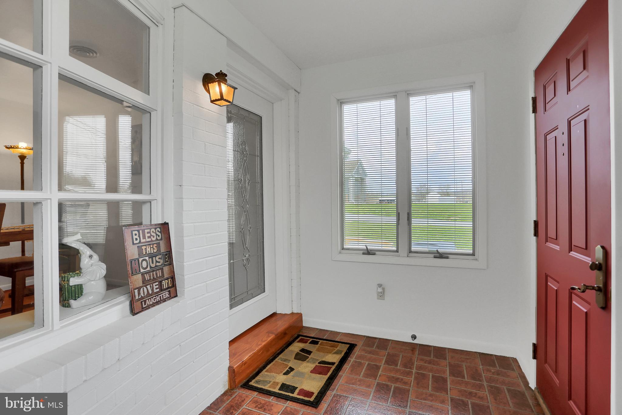 265 Mill Road Chambersburg, PA 17201 - Photo 10 of 36 Foyer/sunroom