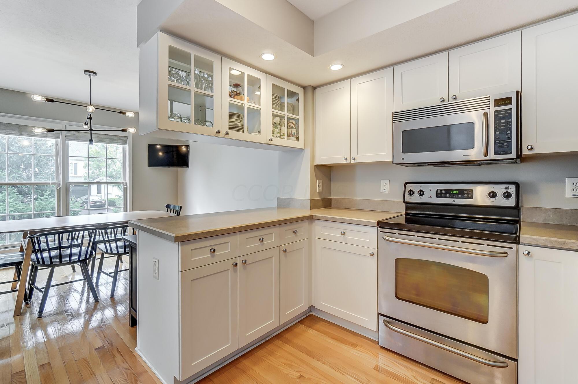 1220 Shagbark Road, Unit 24 Columbus, OH 43230 - Photo 10 of 35 Stainless steel appl