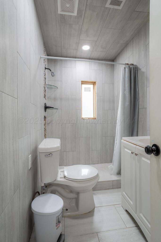 2501 Spruce Street Amarillo, TX 79103 - Photo 8 of 15 a bathroom with a toilet and a shower