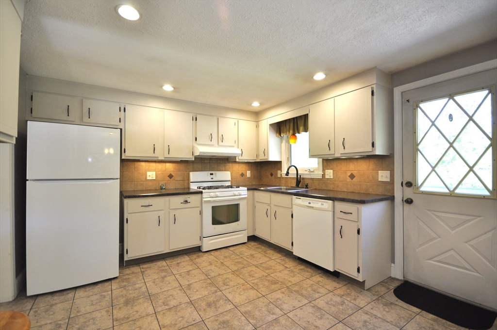 35 College Road Bridgewater, MA 02324 - Photo 8 of 27 Gallery Image 8