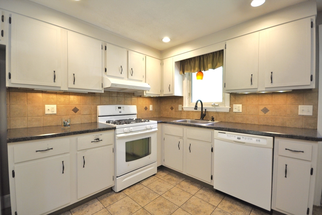 35 College Road Bridgewater, MA 02324 - Photo 9 of 27 Gallery Image 9