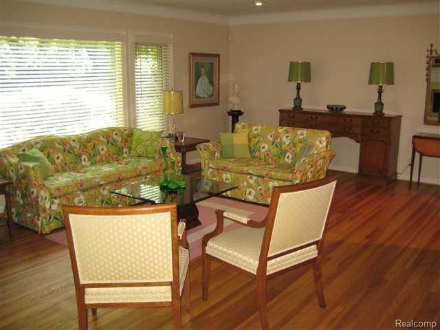246 Stephens Road Grosse Pointe, MI 48236 - Photo 3 of 25 3