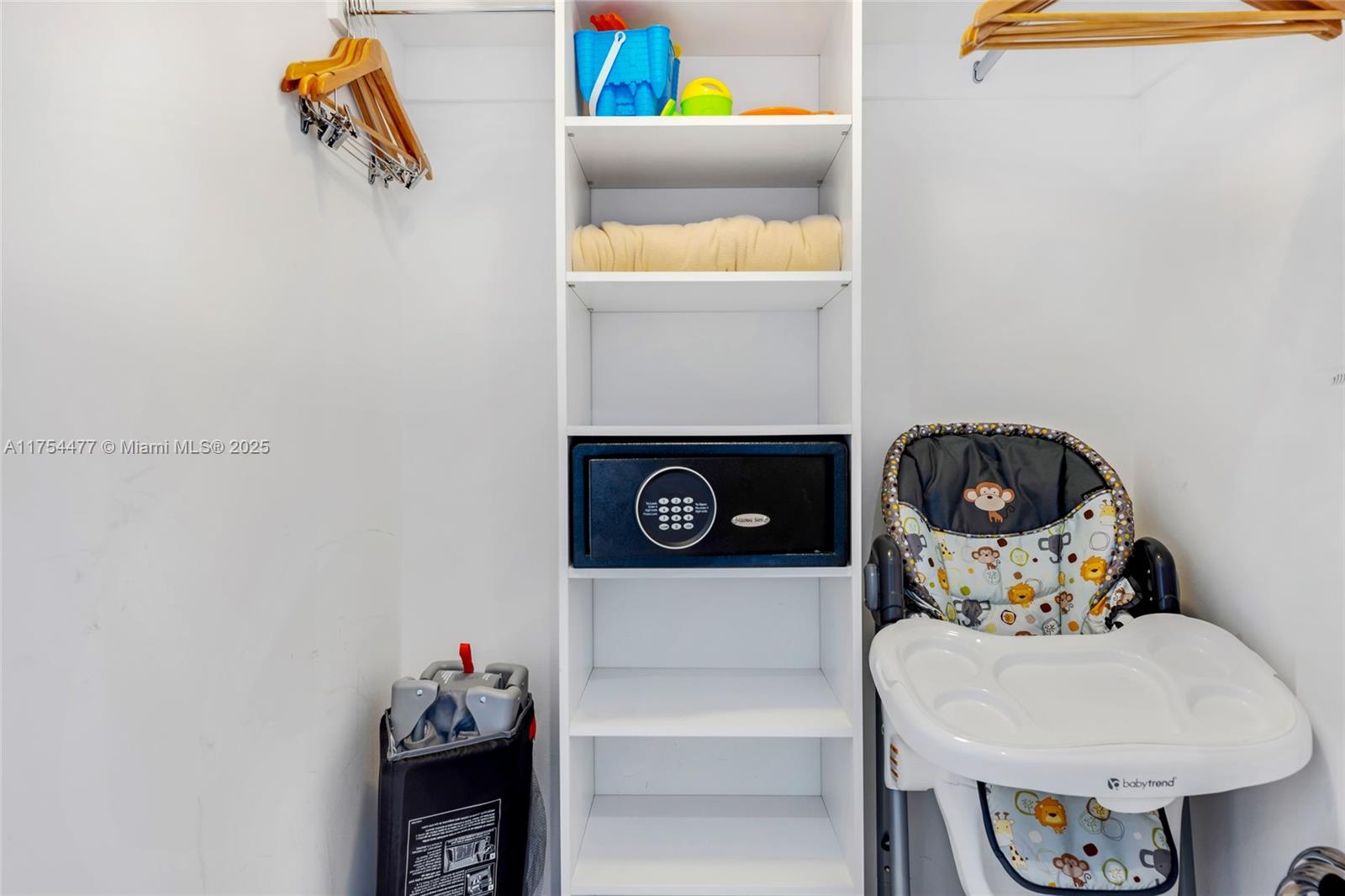 4010 South Ocean Drive, Unit R2505 Hollywood, FL 33019 - Photo 27 of 29 a utility room with dryer and washer