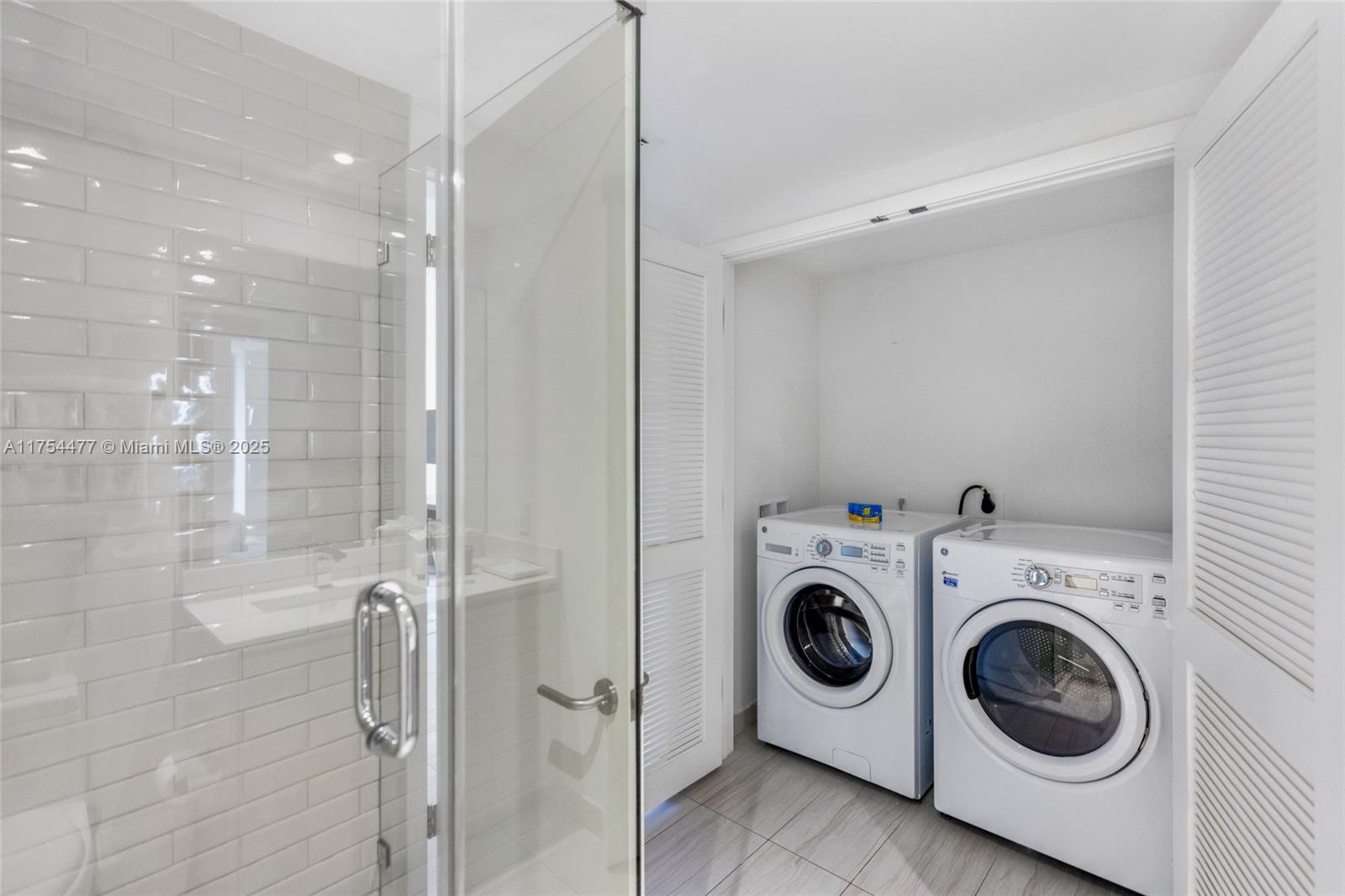 4010 South Ocean Drive, Unit R2505 Hollywood, FL 33019 - Photo 28 of 29 a utility room with dryer and washer