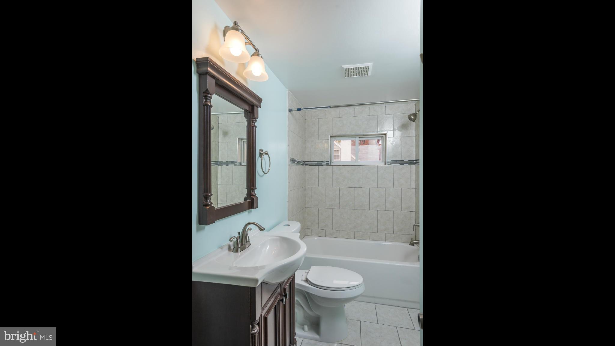 1840 Division Road Pasadena, MD 21122 - Photo 17 of 30 Bath