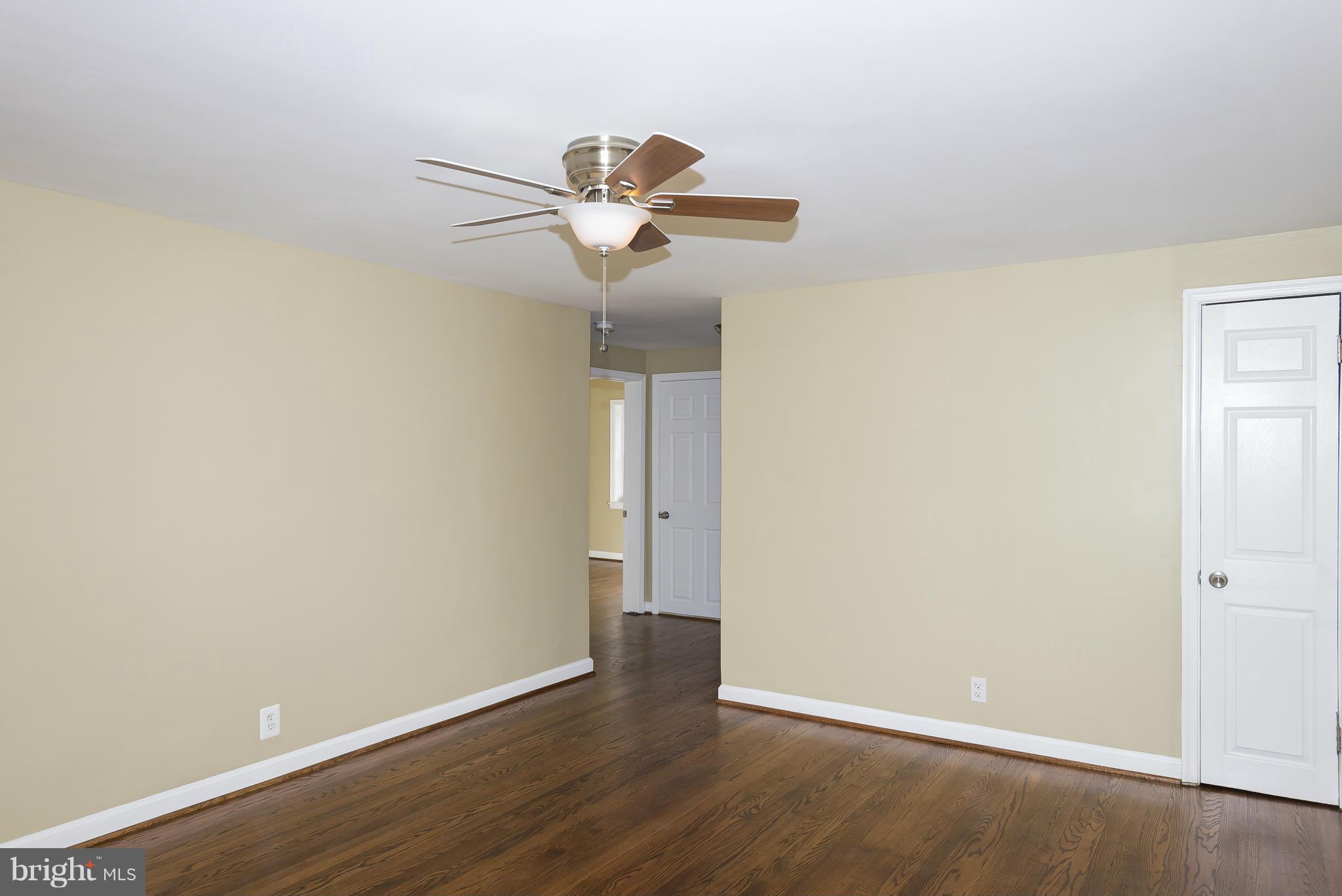 1840 Division Road Pasadena, MD 21122 - Photo 9 of 30 Living Room