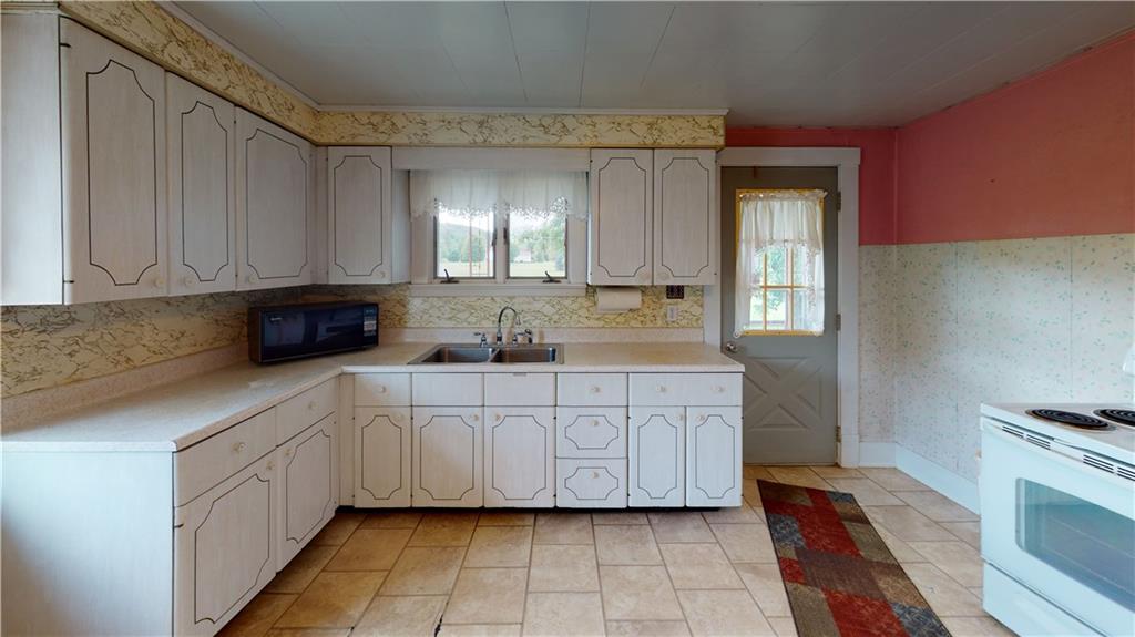 684 Hopewell Road White, PA 15490 - Photo 11 of 25