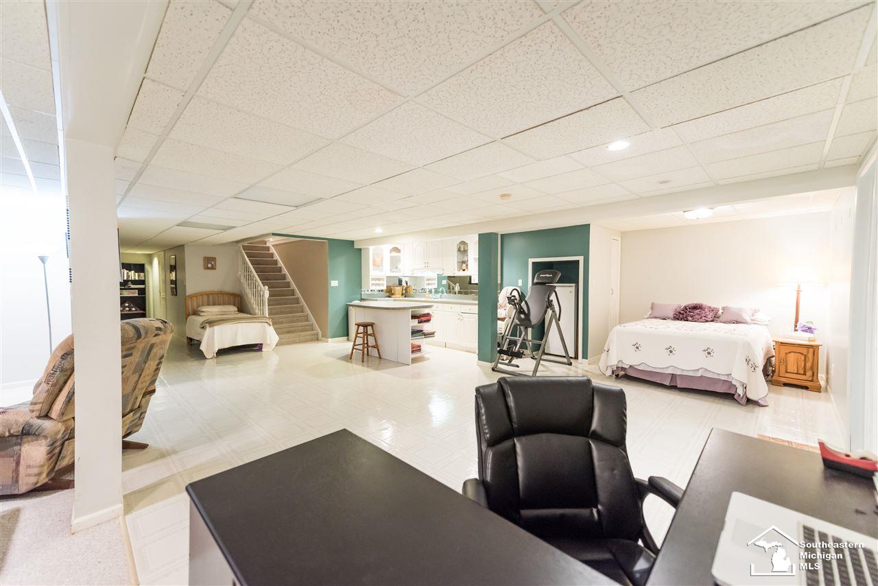 2239 Blue Bush Road Monroe, MI 48162 - Photo 39 of 42 31363412-38.JPG