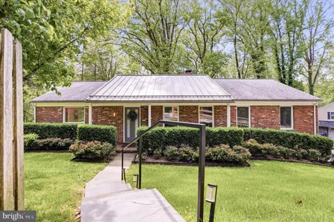 $1,000,000 | 695 Knox Road, Wayne, PA 19087