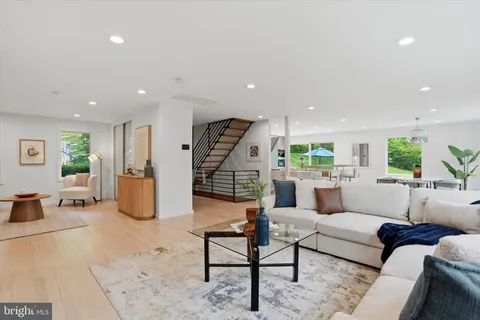$1,000,000 | 695 Knox Road, Wayne, PA 19087