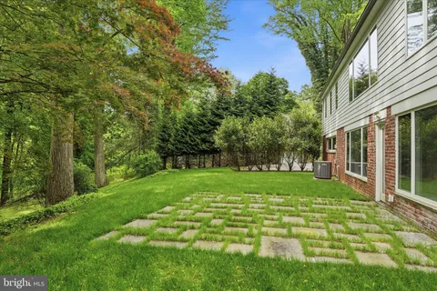 $1,000,000 | 695 Knox Road, Wayne, PA 19087