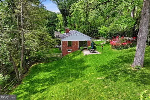 $1,000,000 | 695 Knox Road, Wayne, PA 19087
