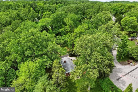$1,000,000 | 695 Knox Road, Wayne, PA 19087