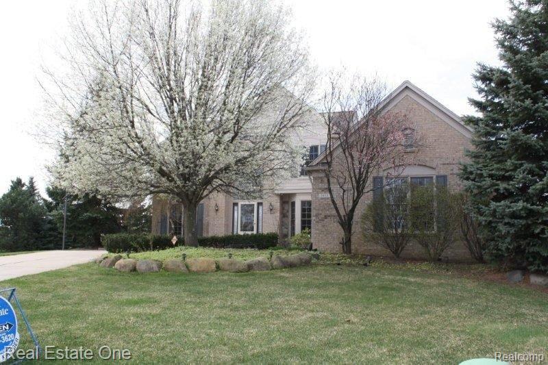 3433 West York Court Rochester, MI 48306 - Photo 2 of 21 Front Exterior 2