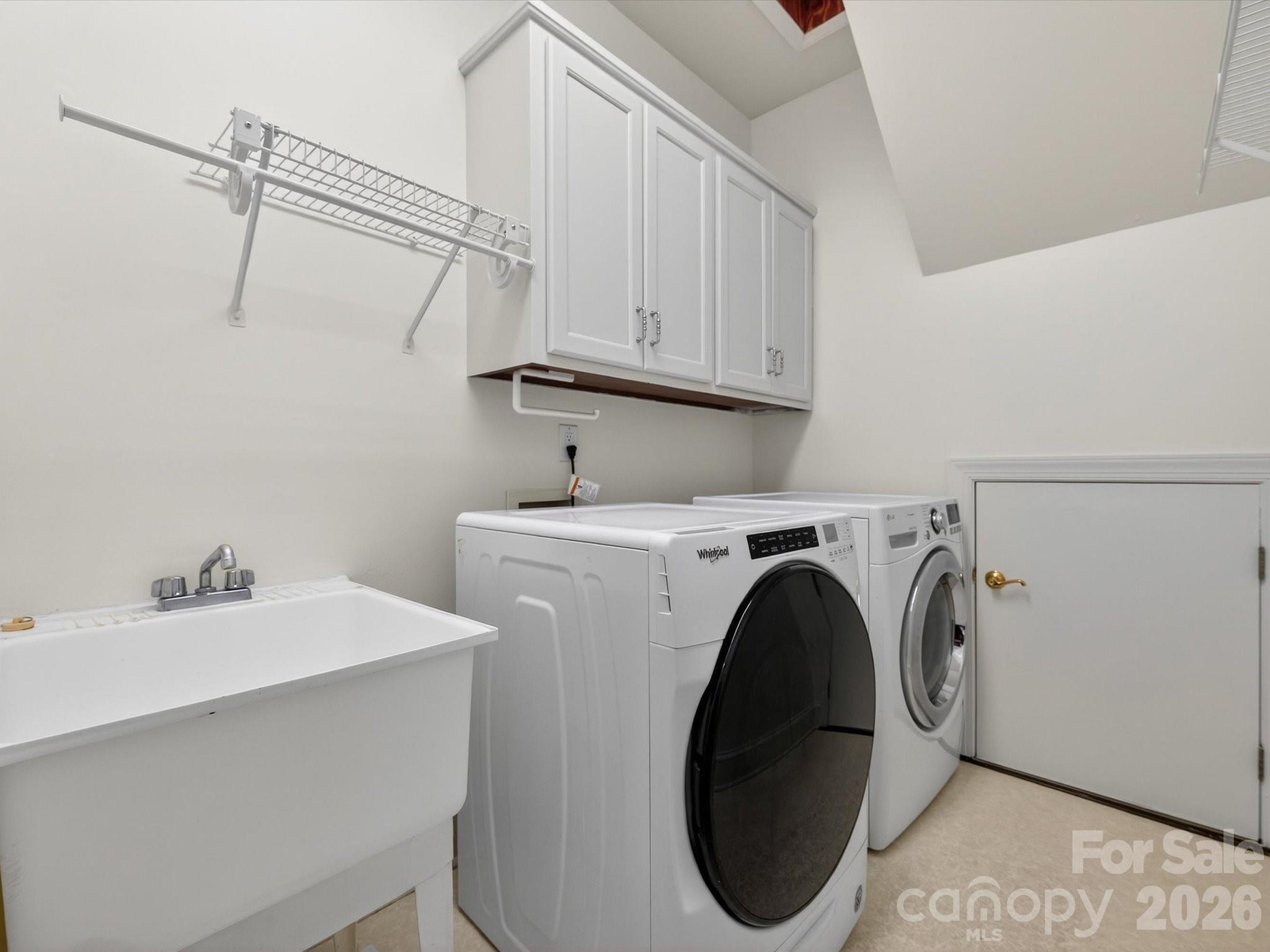 13417 Scanlan Way Davidson, NC 28036 - Photo 23 of 48 a utility room with dryer and washer