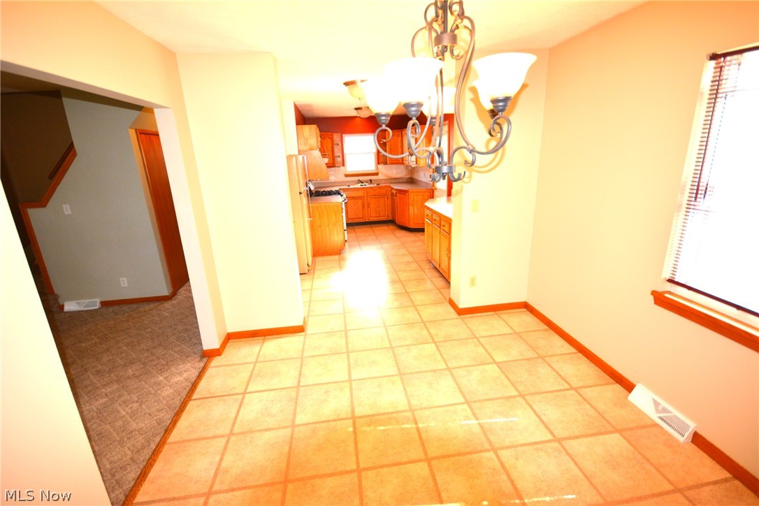 347 Gulf Road Elyria, OH 44035 - Photo 6 of 23