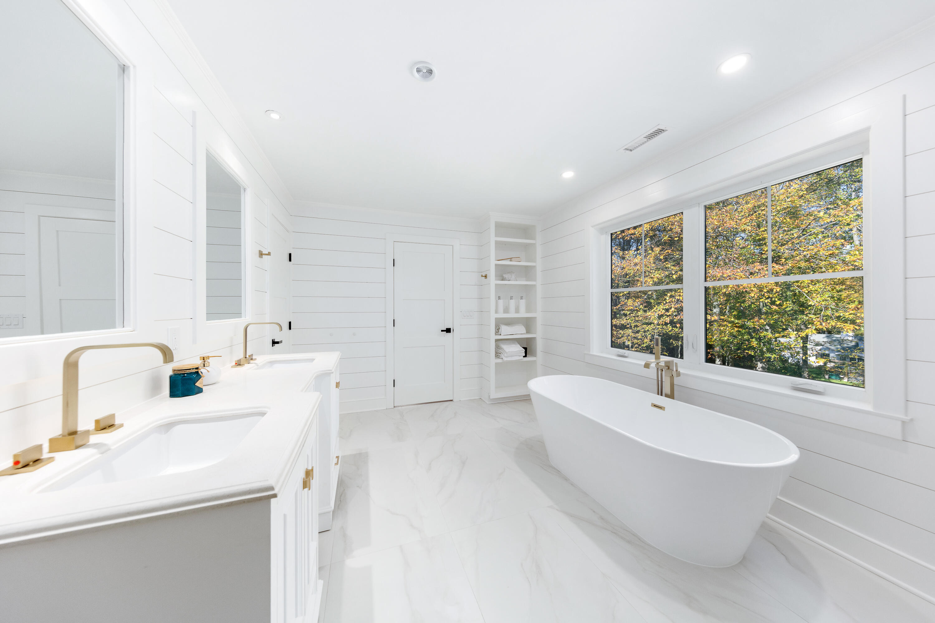 14 Edgewood Road Darien, CT 06820 - Photo 20 of 38 a bathroom with a sink and a bathtub