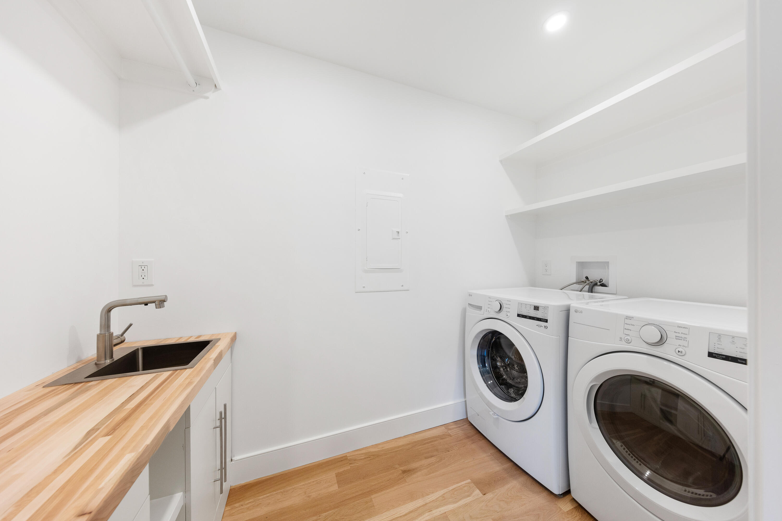14 Edgewood Road Darien, CT 06820 - Photo 28 of 38 a utility room with dryer and washer