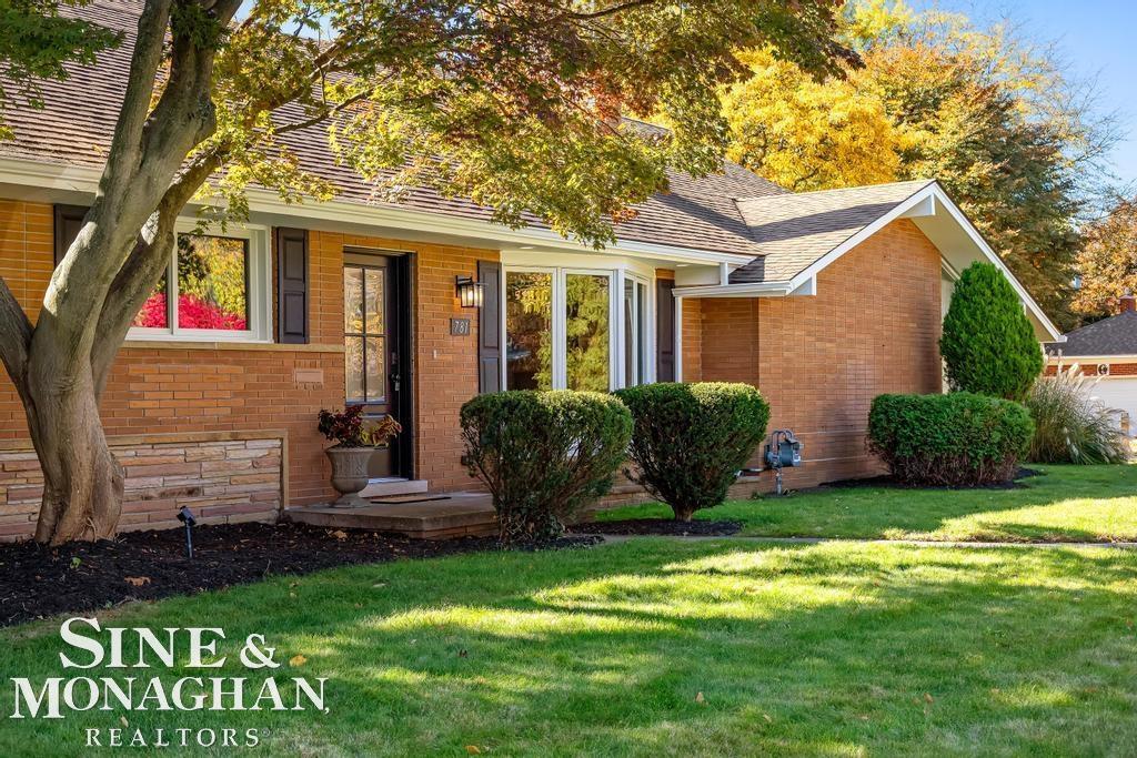 781 Fairford Road Grosse Pointe Woods, MI 48236 - Photo 2 of 57