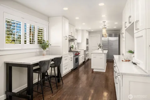 $3,942,500 | 2650 79th Avenue Northeast, Medina, WA 98039